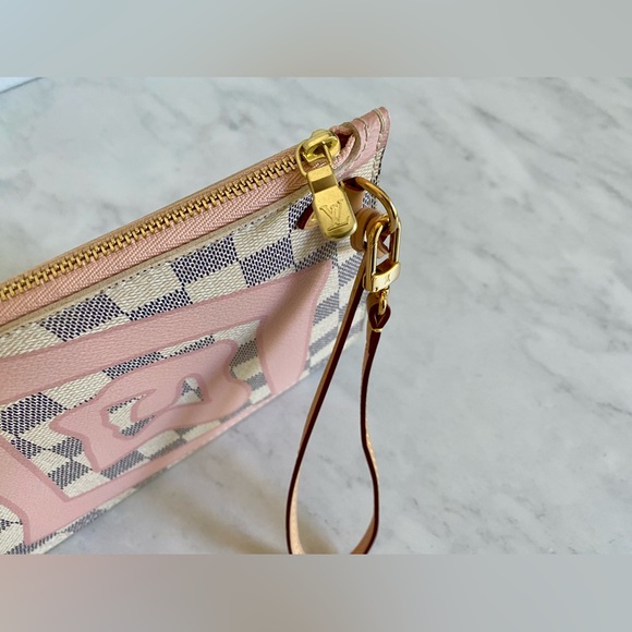 ❗️SOLD❗️Tahitian Neverfull Pouch - Picture 6 of 9